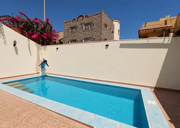 Villa Dolphin